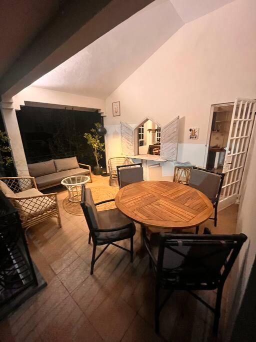 Apartment With Private Rooftop 450 M From The Beach Flic en Flac ภายนอก รูปภาพ